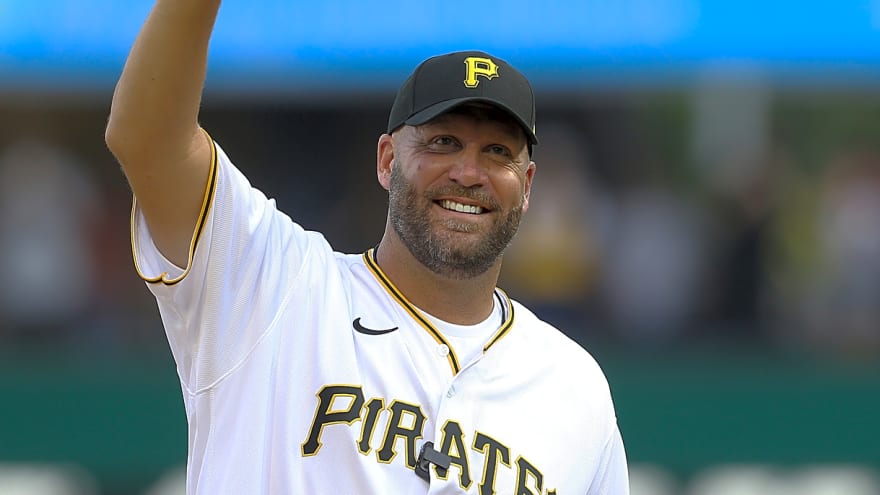 Ben Roethlisberger offers services to Steelers after Mike Tomlin steps down as head coach