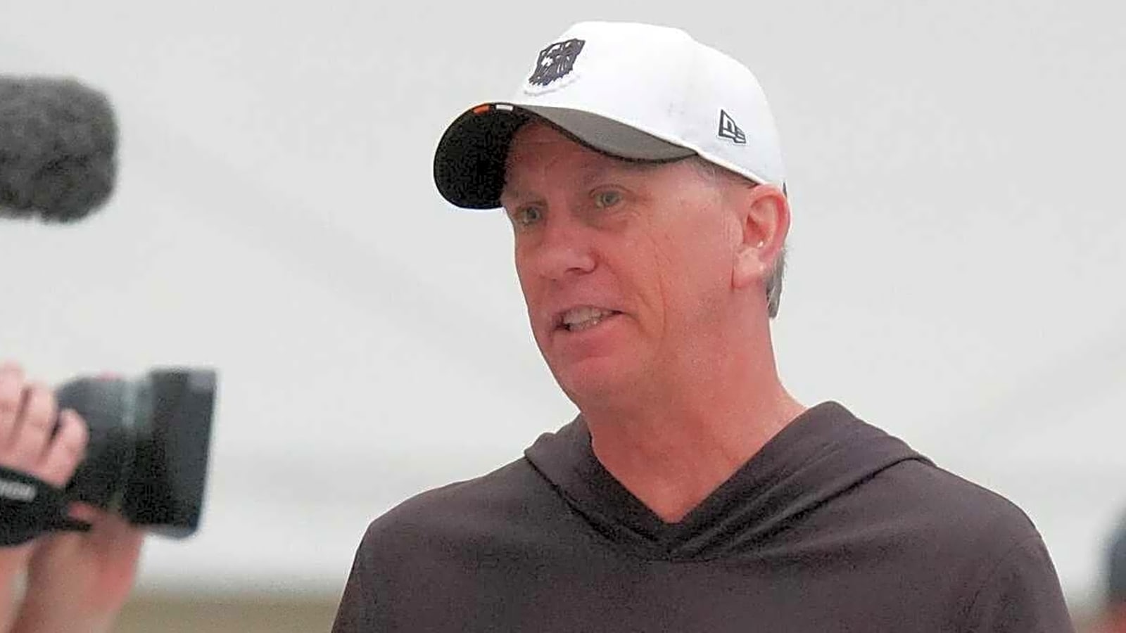 Browns HC could get 'uncomfortable' with handling of QB competition