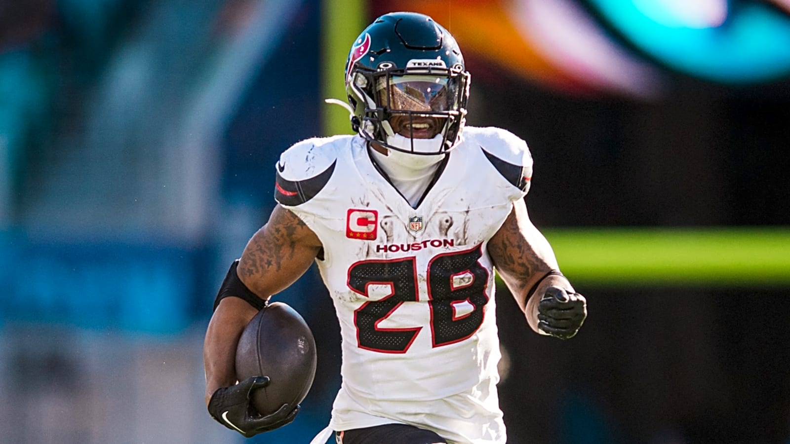 Seahawks adding running back depth with signing of Joe Mixon
