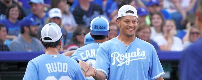 Patrick Mahomes Discusses Knee Injury Recovery and Possibly Returning in Week 1