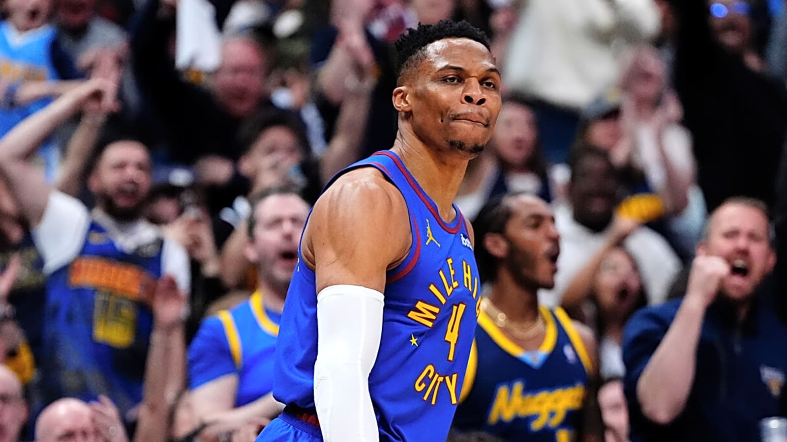 Russell Westbrook gets a storybook welcome from Thunder crowd