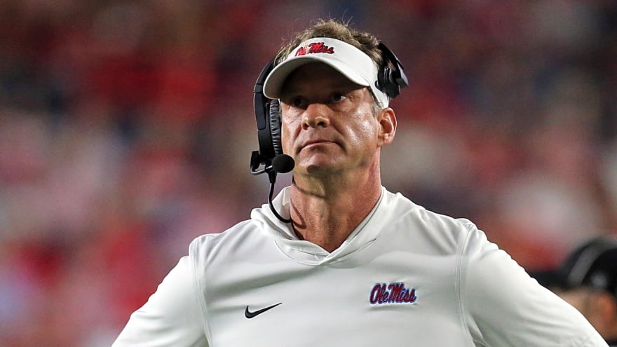 Expert reveals the CFB HC with the most pressure to win