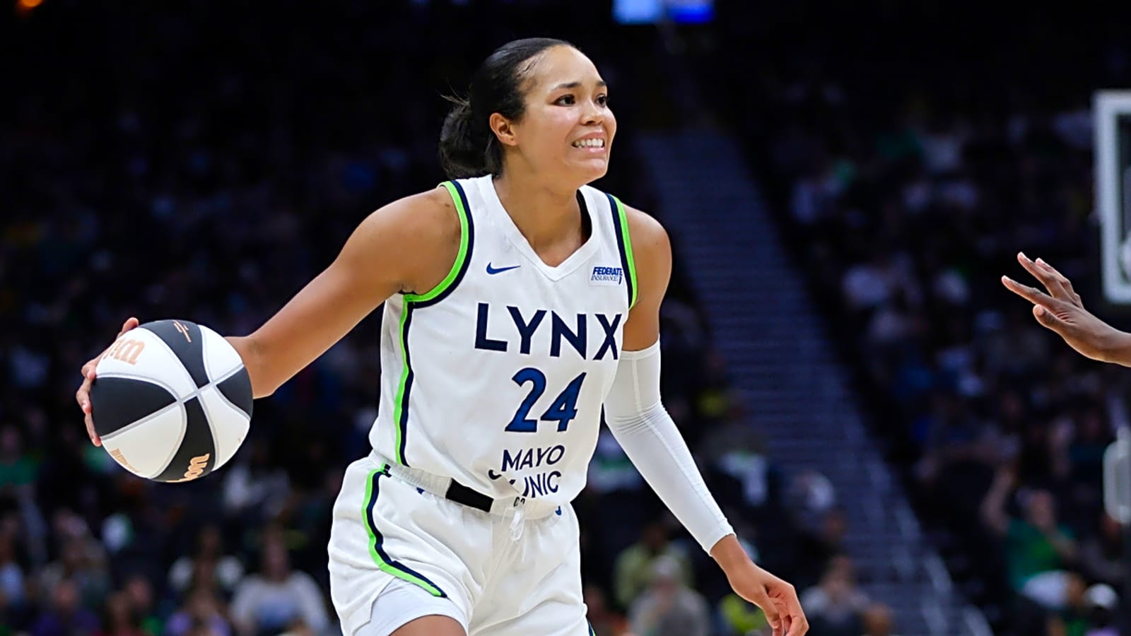 MVP front-runner exits with injury as Lynx win, will face Fever in Commissioner's Cup final