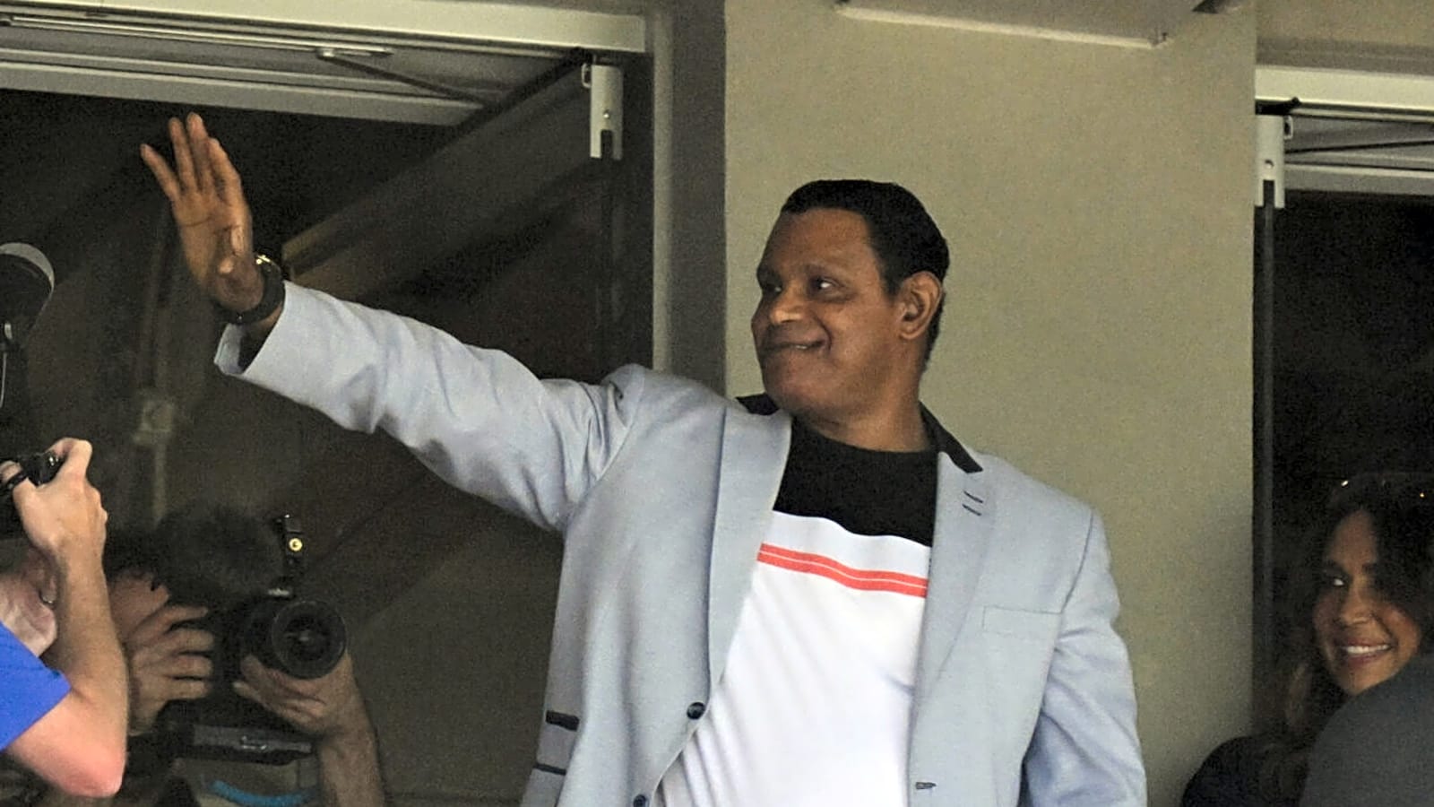 Sammy Sosa received rousing ovation in return to Wrigley Field