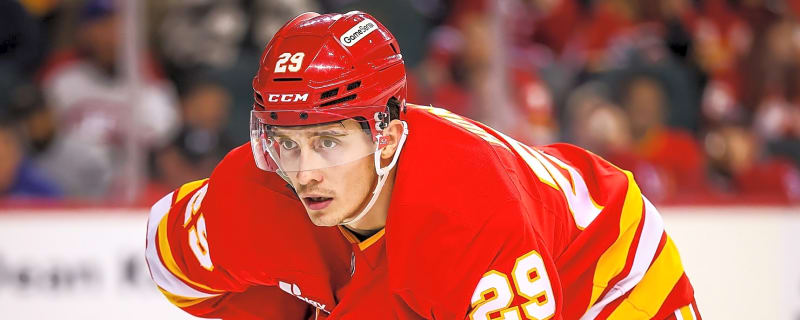 Flames' Sam Honzek to miss up to six months with upper-body injury