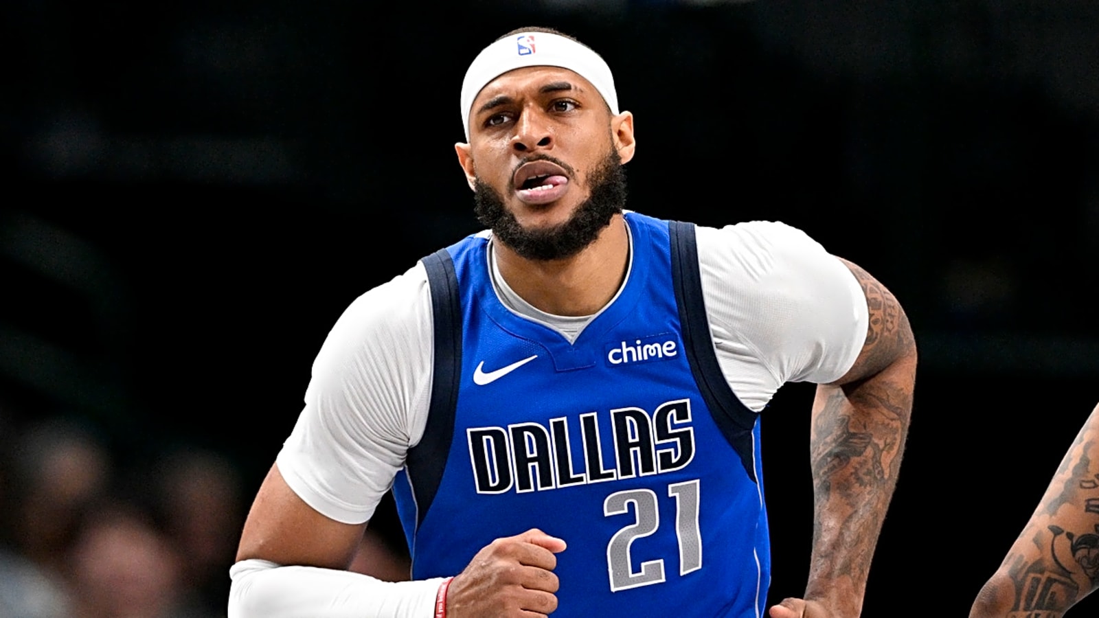 Mavericks center to miss multiple weeks with injury
