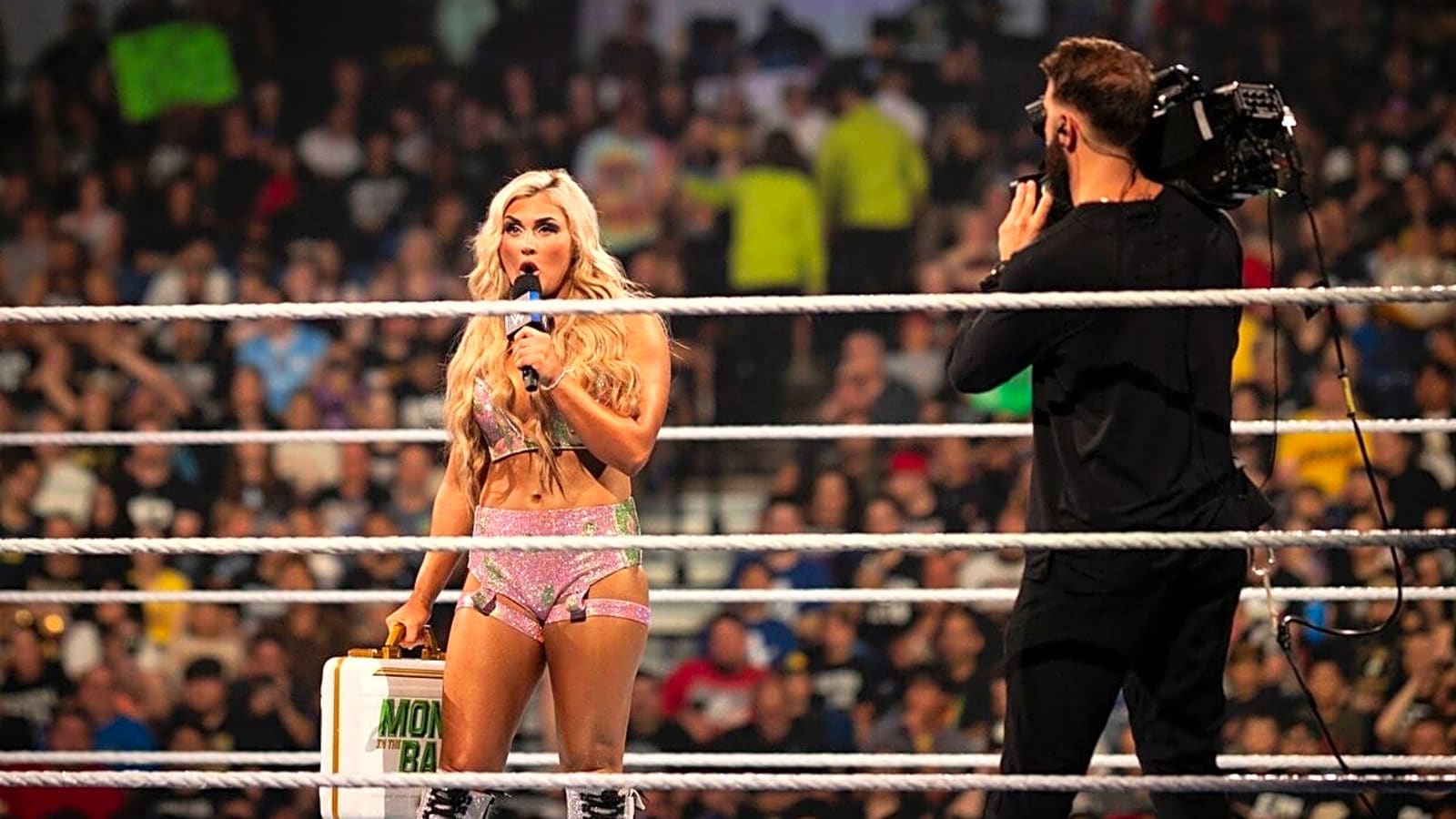 Tiffany Stratton Retains WWE Women’s Championship Against Charlotte Flair at Wrestlemania 41