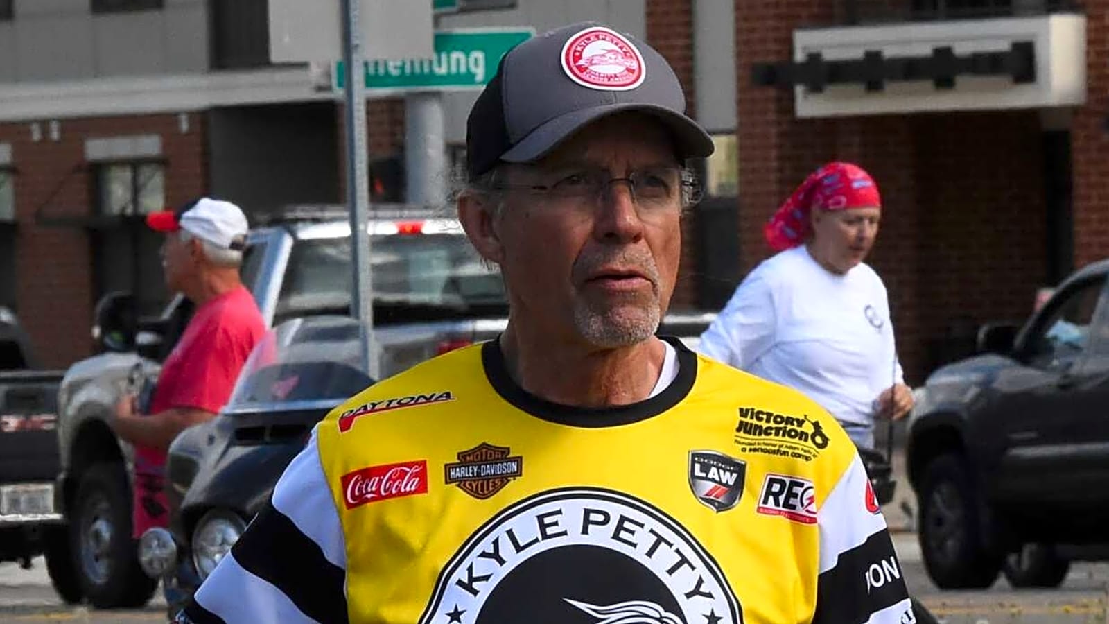 Kyle Petty Left Perplexed by Hendrick Motorsports’ Disastrous Strategy at Talladega