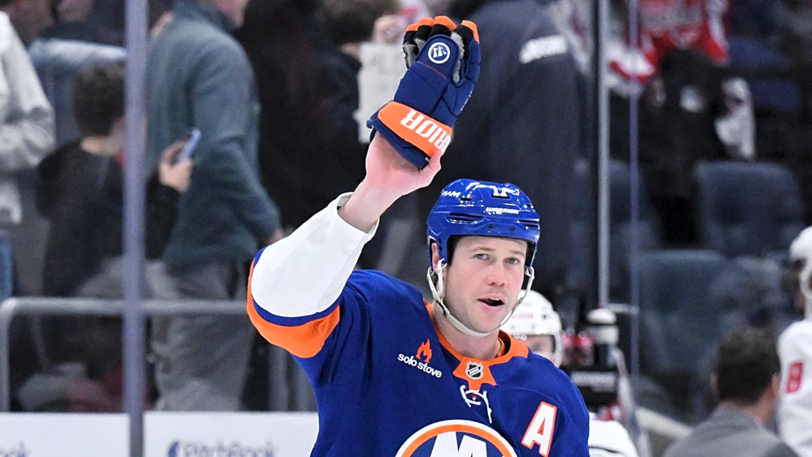 Martin announces his retirement, joins Islanders front office