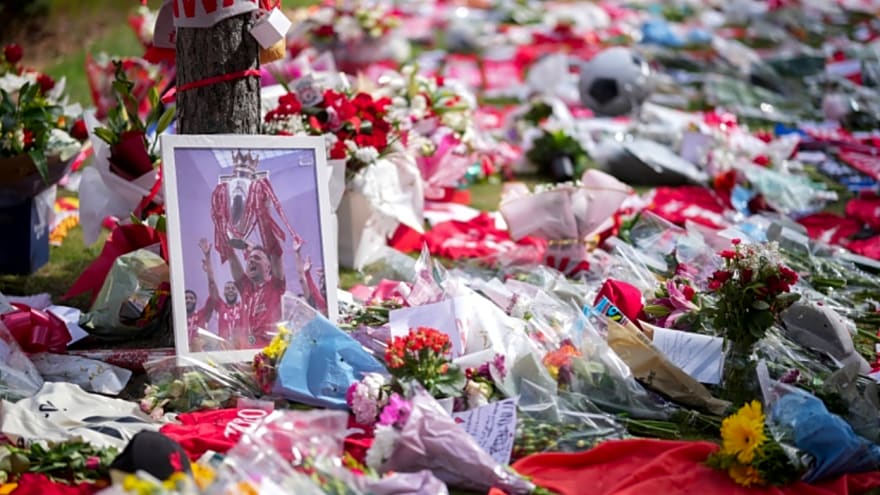Mental health professionals discuss ‘unique challenge’ for Liverpool players after Jota’s death