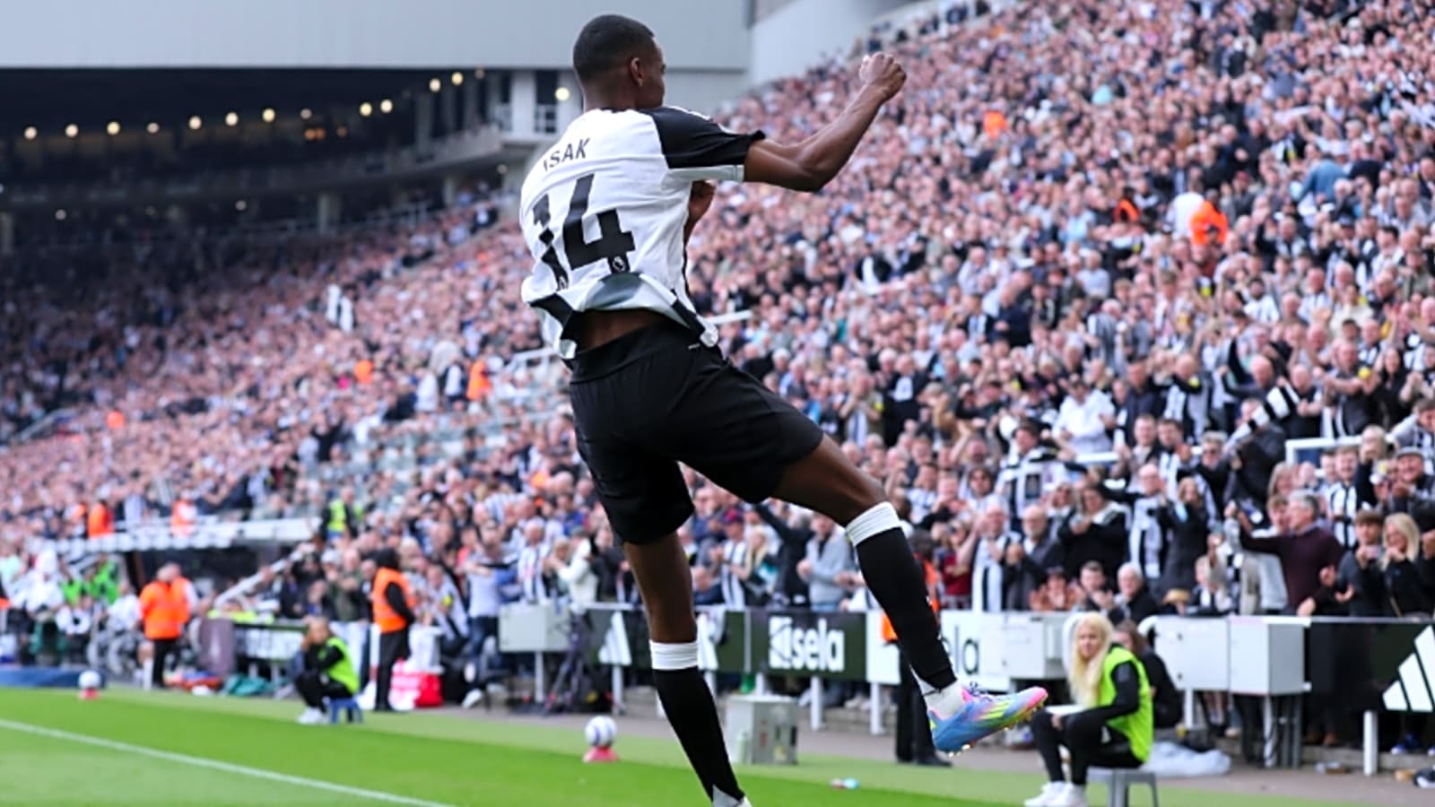Journalist teases Isak transfer chaos as Liverpool links grow
