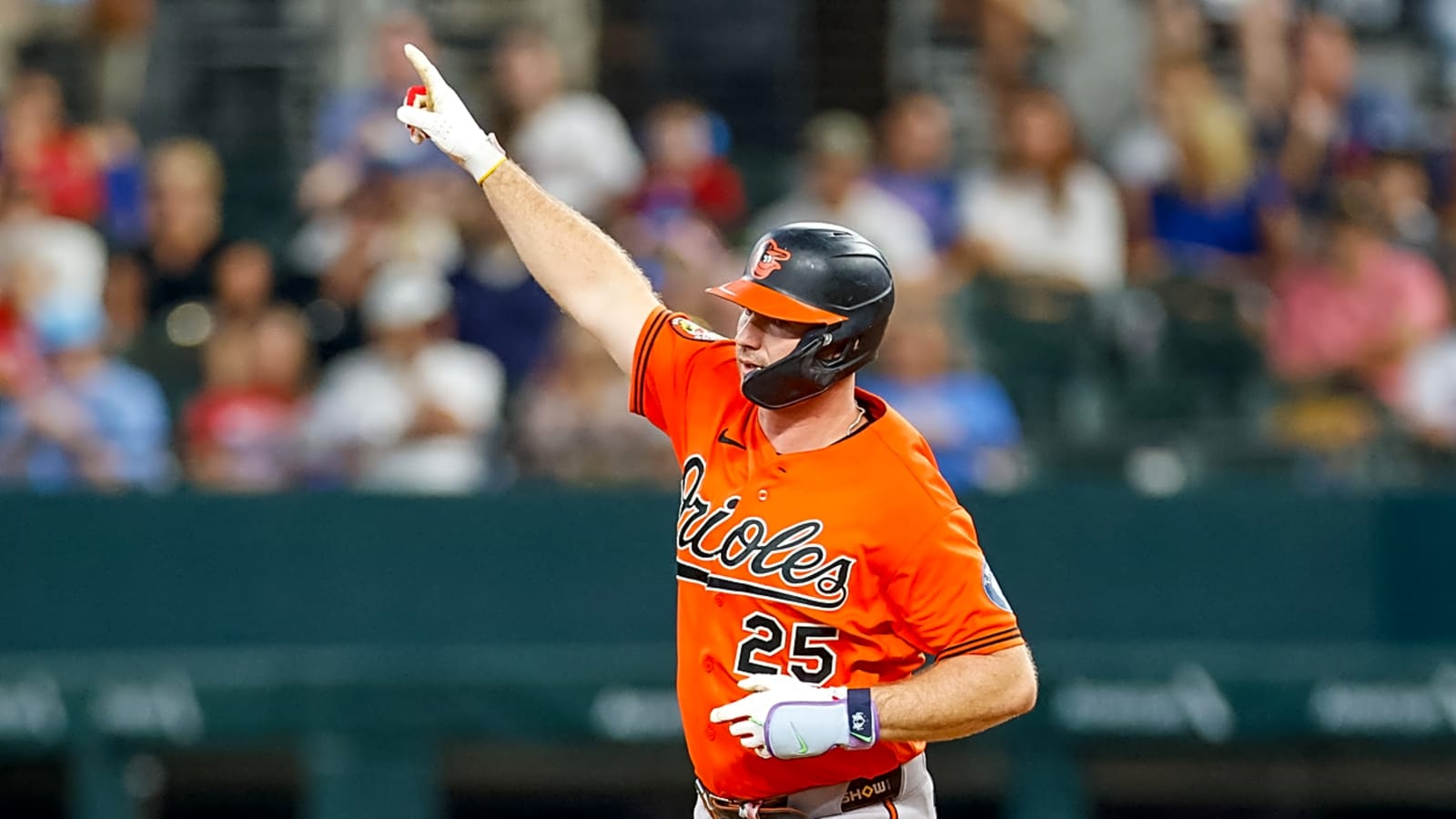 Orioles' Pete Alonso smashes game-winning HR, joins exclusive club
