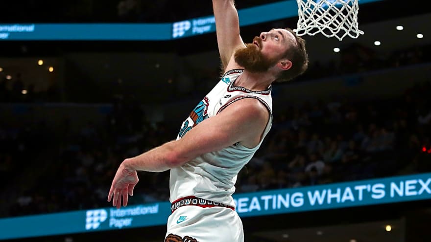 Grizzlies make room for free-agent signing by trading Jay Huff