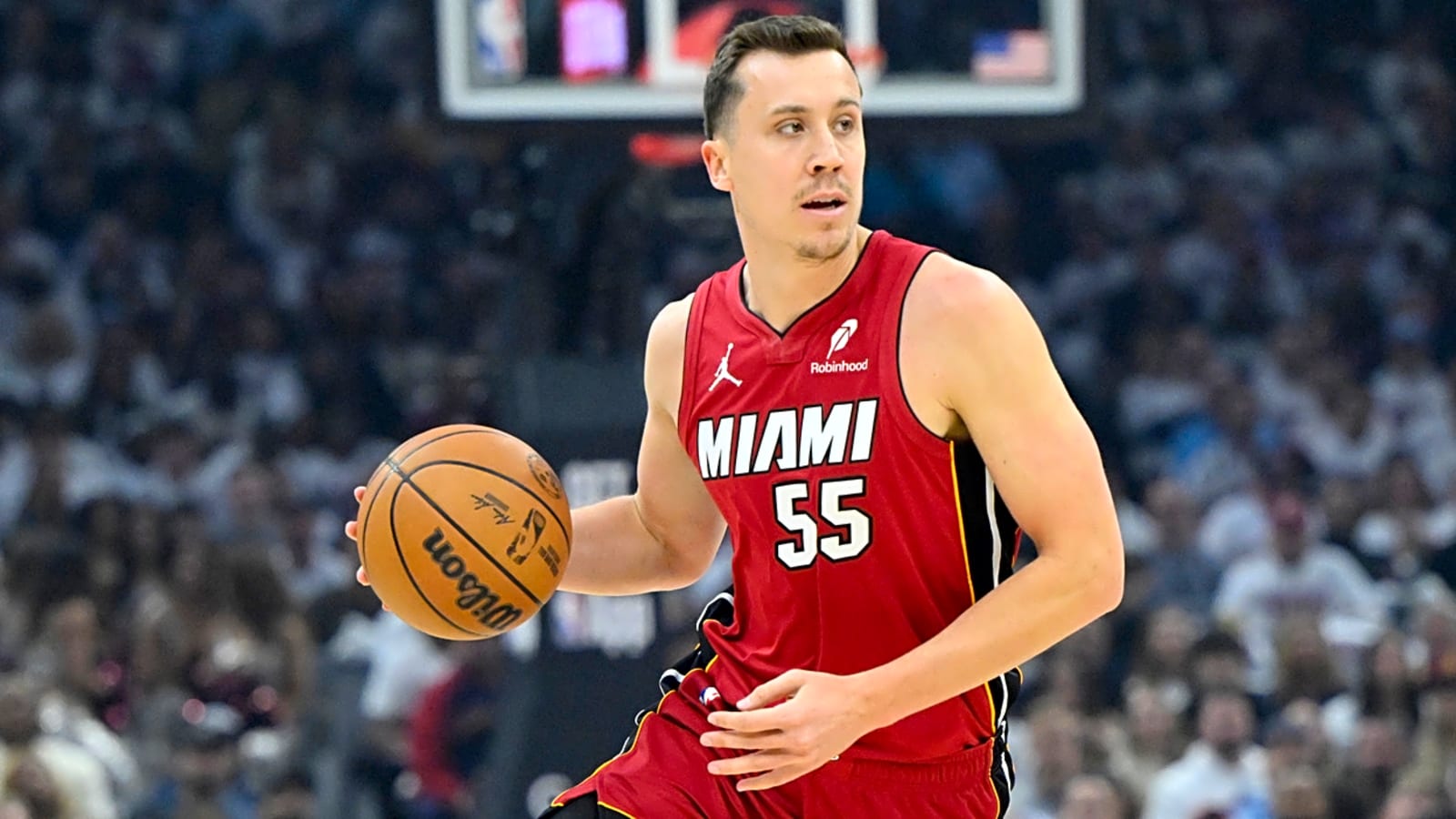 Sharpshooting wing joining Pistons on three-year deal