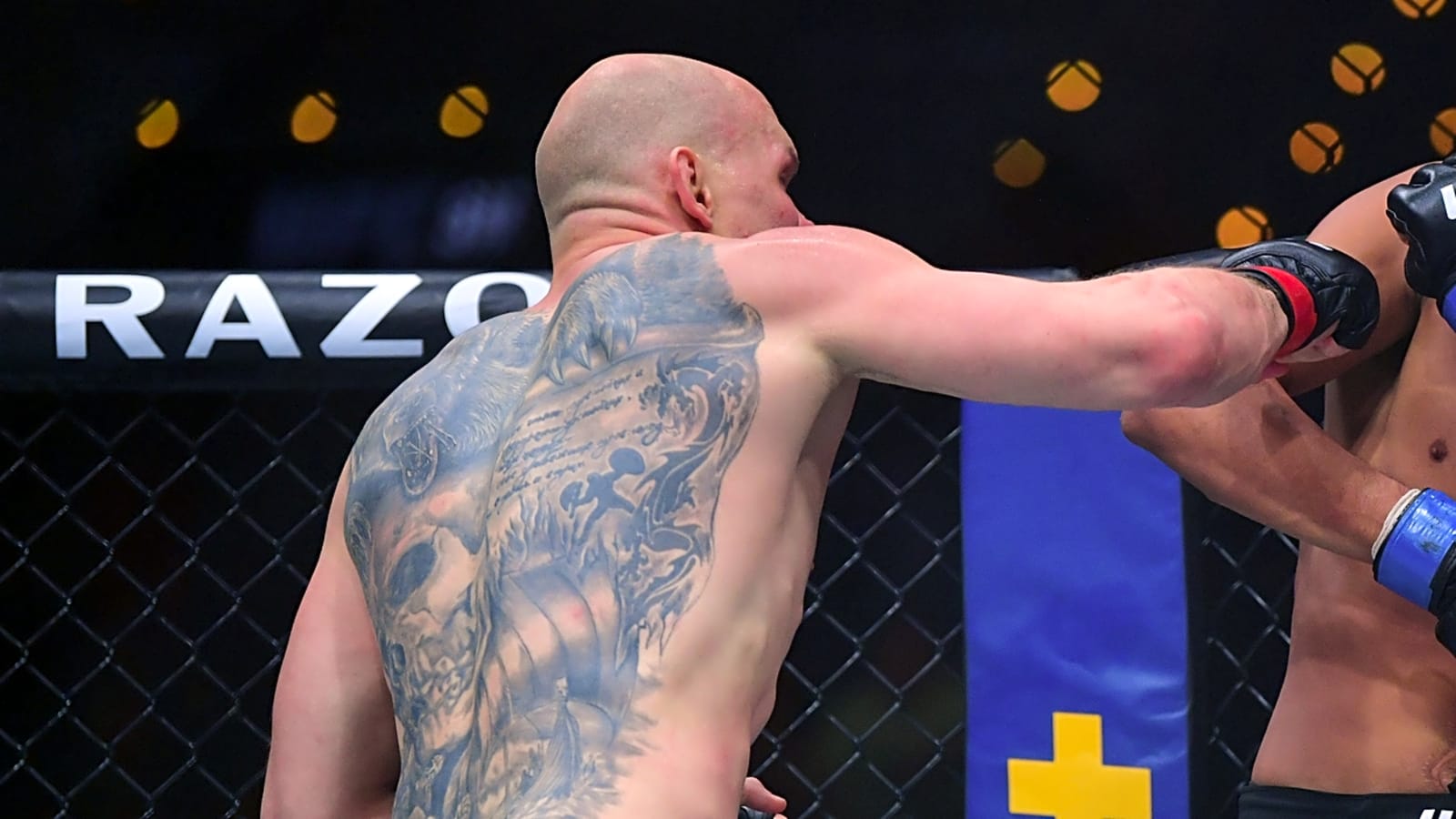 Anthony Smith lookalike stuns with brutal one-punch first round knockout to kick off UFC Abu Dhabi main card