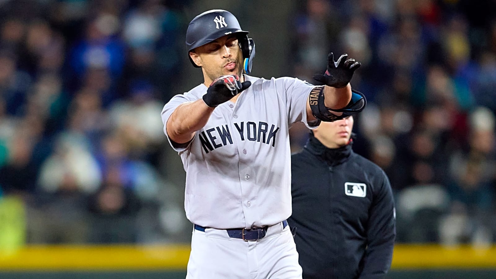 Giancarlo Stanton records first regular-season steal since 2020