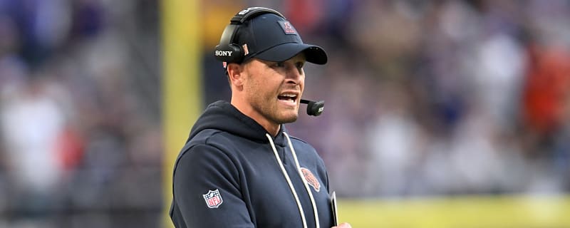 Watch: Shirtless Ben Johnson Celebrates With Bears After Impressive Take Down of Super Bowl Champion Eagles