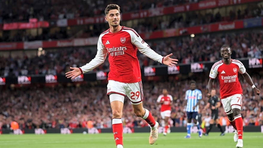 Champions Arsenal Cruise Past Coventry in Perfect Start to Title Defence