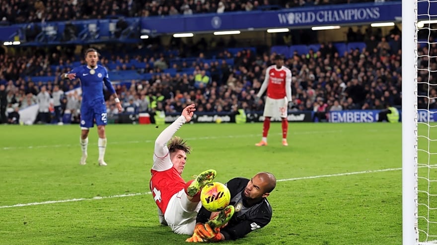 Arsenal Held 1-1 by Ten Man Chelsea at Stamford Bridge