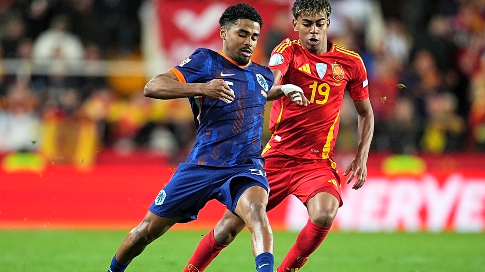 Dutch prodigy may relish chance to fight for his place at Arsenal