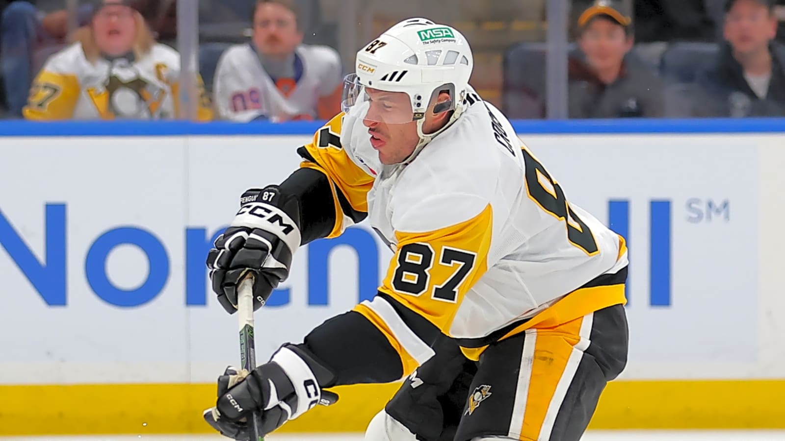 Penguins' Sidney Crosby leaves game with apparent lower-body injury