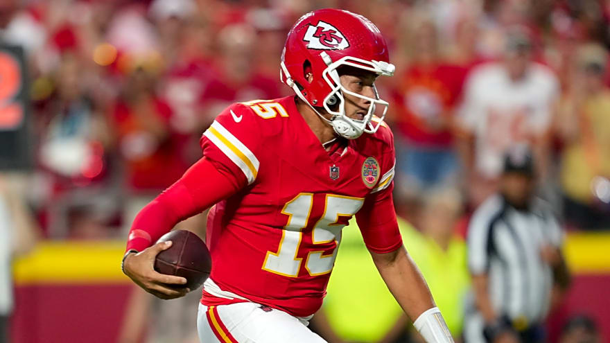 Chiefs' Patrick Mahomes provides update on his knee