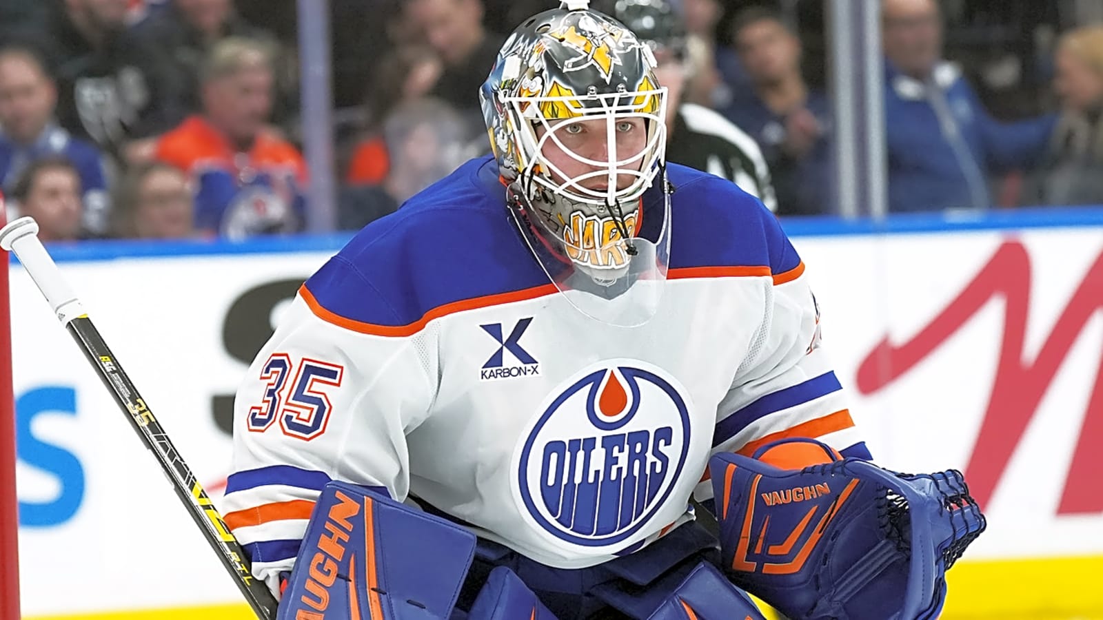 Oilers' Tristan Jarry leaves with injury