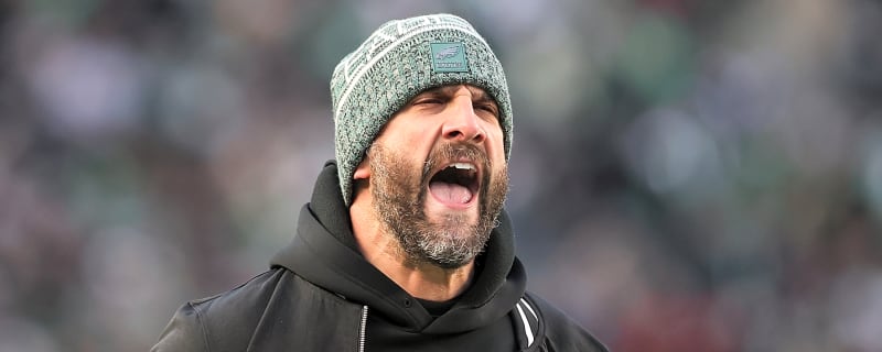 Eagles players send warnings about offense after blowout win