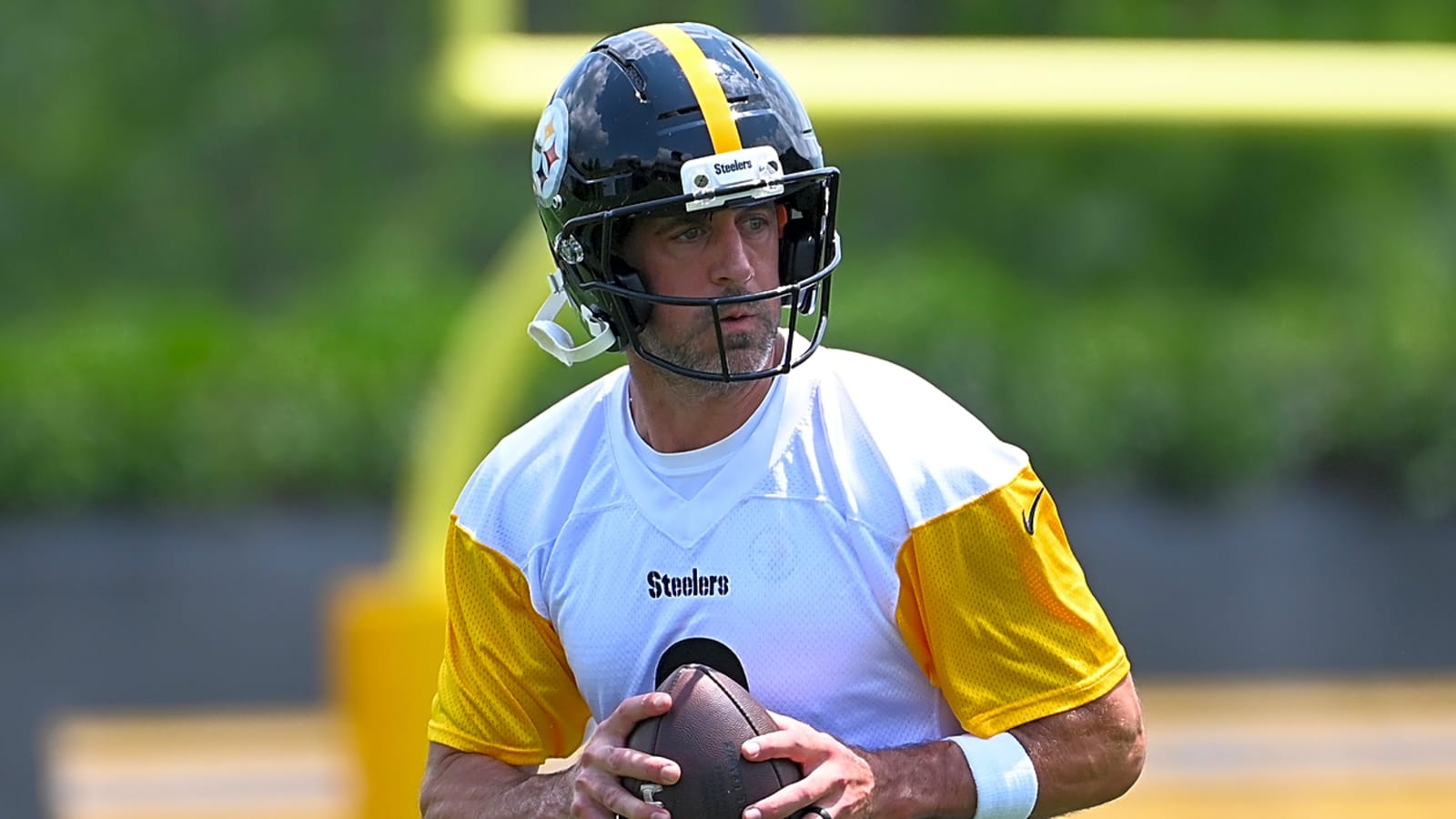 A happy Aaron Rodgers is good news for Steelers