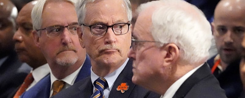 Chicago Bears owner regrets stiff-arming Packers fan in parking lot