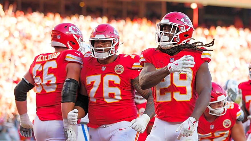 Chiefs rally, beat Colts to stay alive in playoff race
