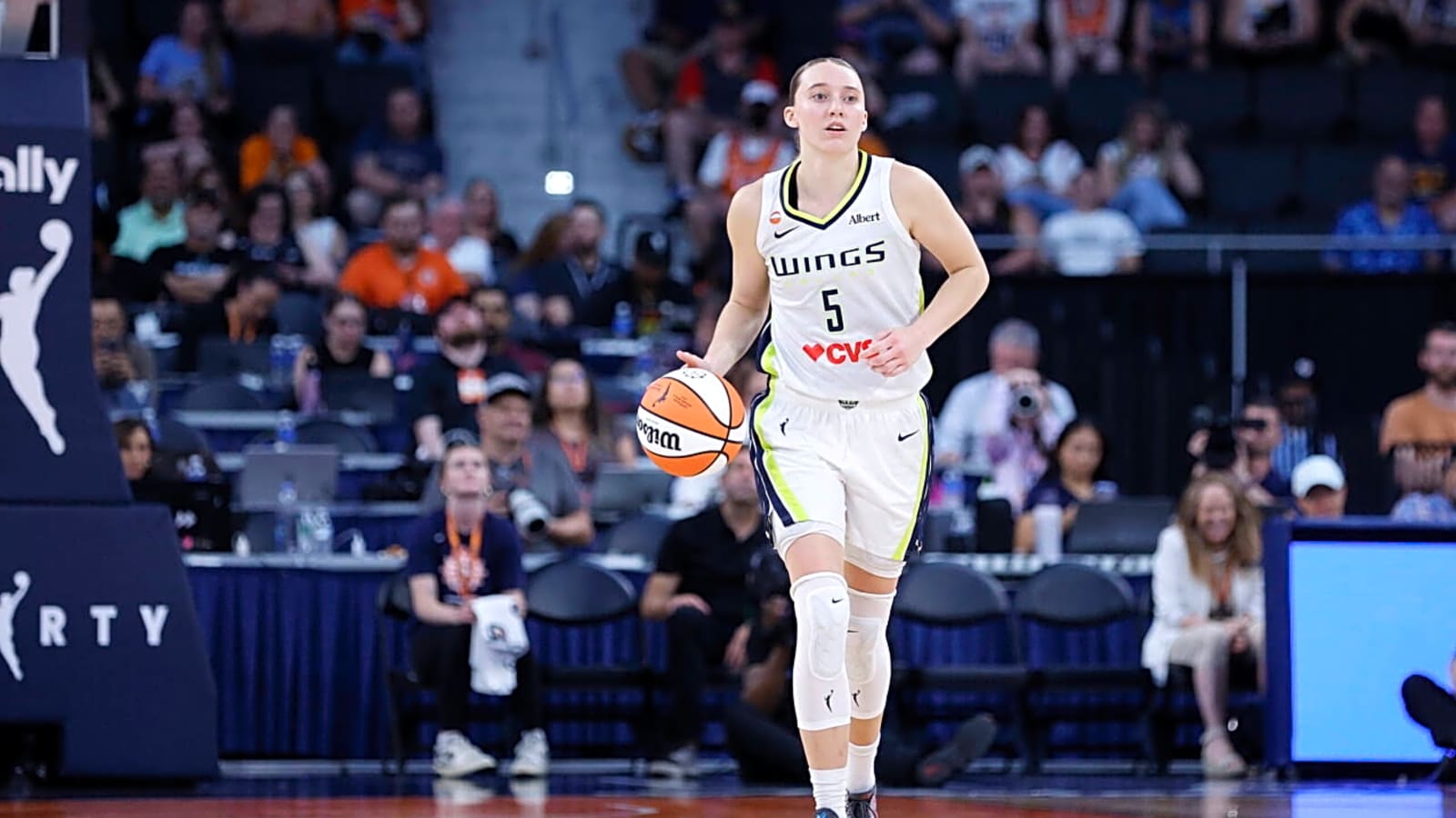 NaLyssa Smith Out for Season With Left-Leg Injury