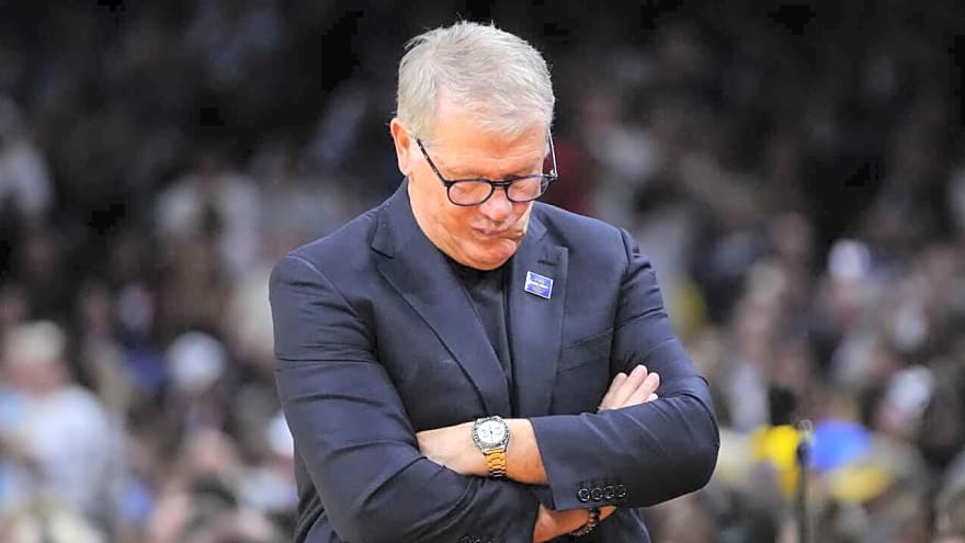 Geno Auriemma attempts to do damage control with apology in wake of classless behavior toward Dawn Staley