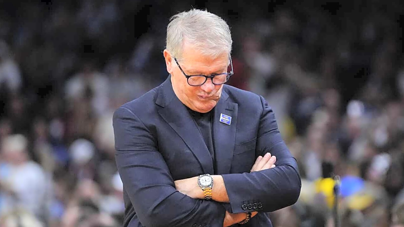 Geno Auriemma apologizes for classless behavior toward Dawn Staley