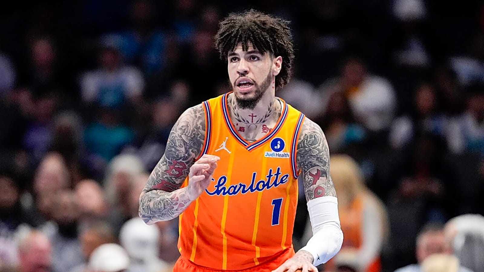 New video angle emerges of LaMelo Ball violently crashing his Hummer into sedan