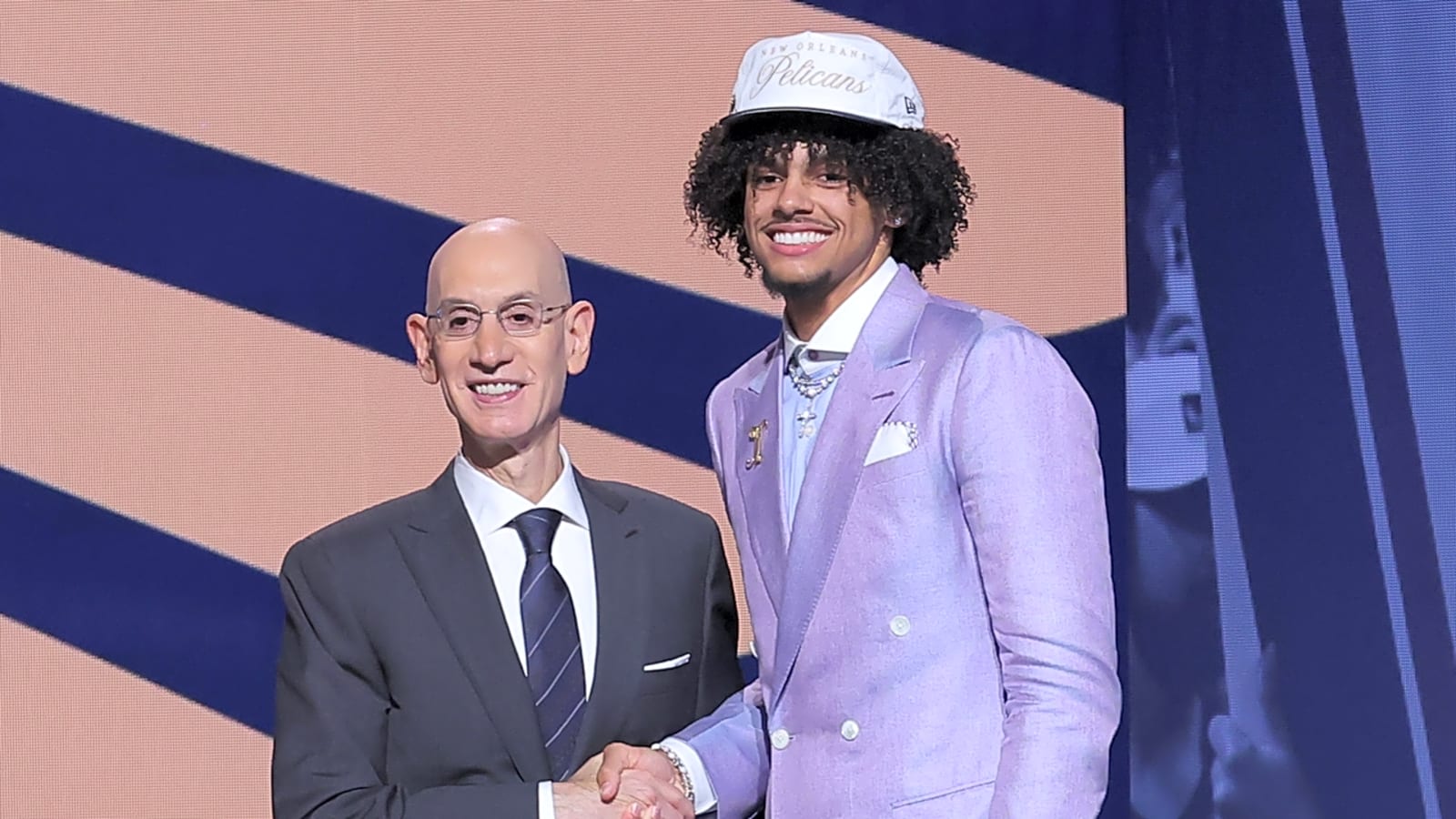 Hawks trade down, select Georgia big man at No. 23