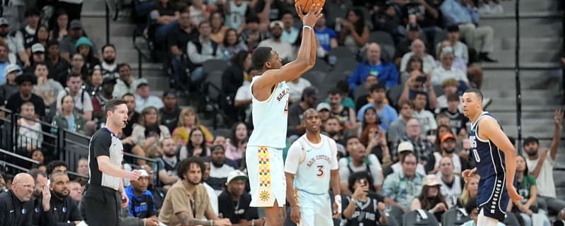 Fox and the San Antonio Spurs Get it Done Against the Hawks 135-126