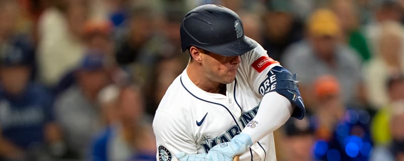 Mariners designate Dylan Moore for assignment