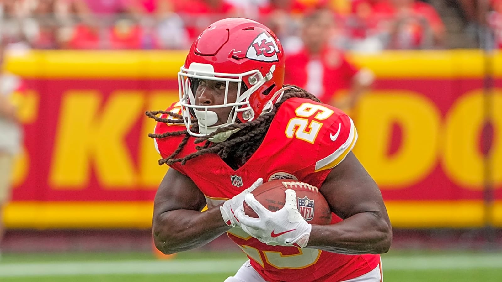 Kareem Hunt visits with NFC team amid search for new NFL home