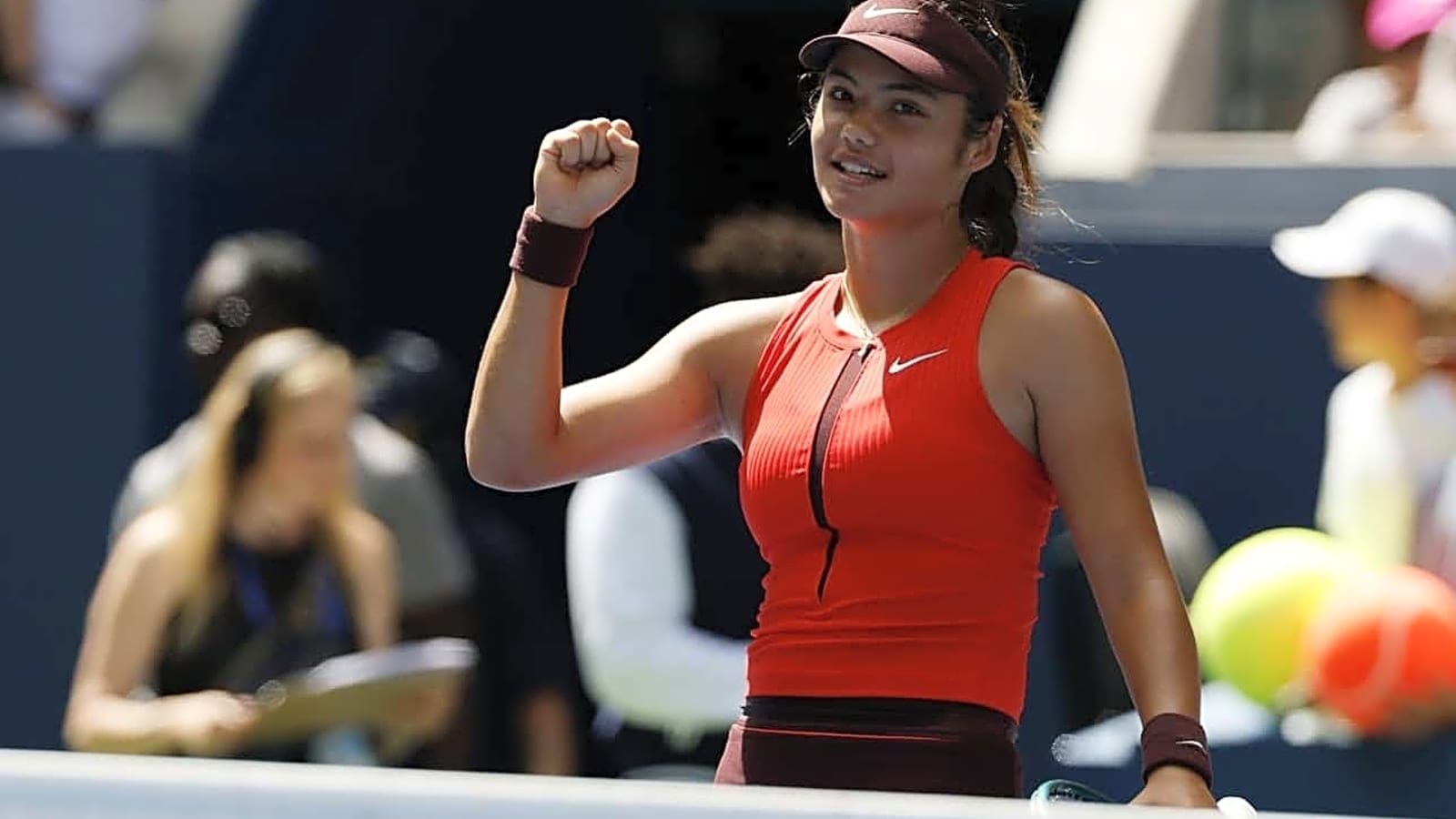 Emma Raducanu Blazes Through To US Open Third Round