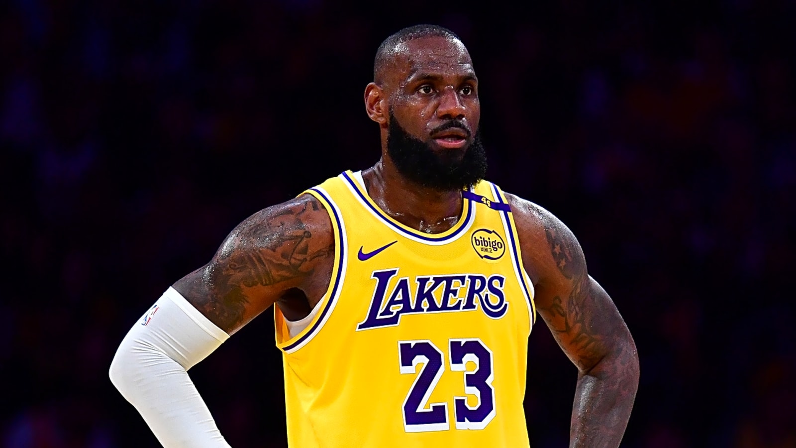Lakers' LeBron James opens up about knee injury