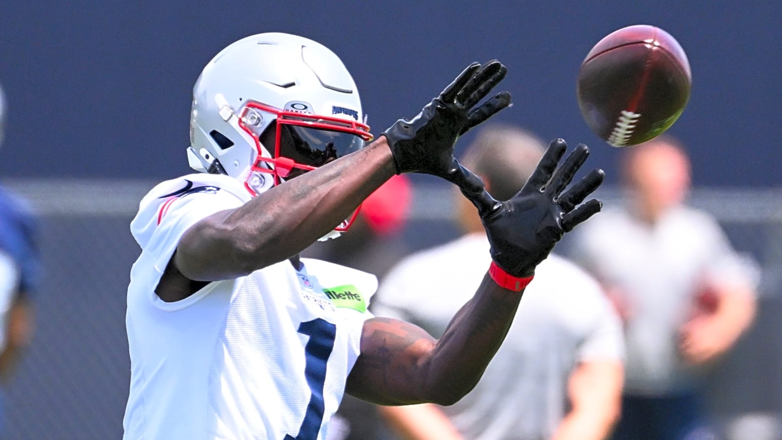 Brown weighs in on Patriots teammate Gonzalez before training camp