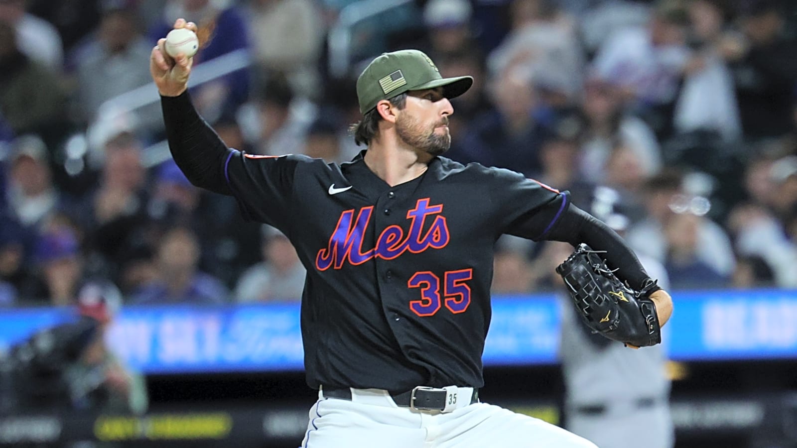 Clay Holmes fractures his tibia on 111-mph comebacker
