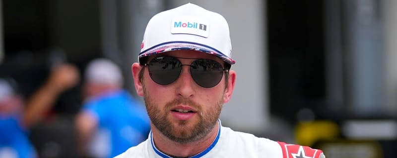 Chase Briscoe finishes sixth at Iowa despite brake issues