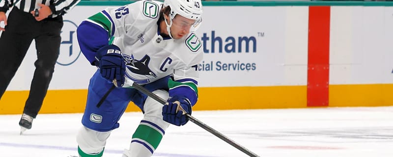  Hughes tallies four assists as Canucks beat Lightning 6-2