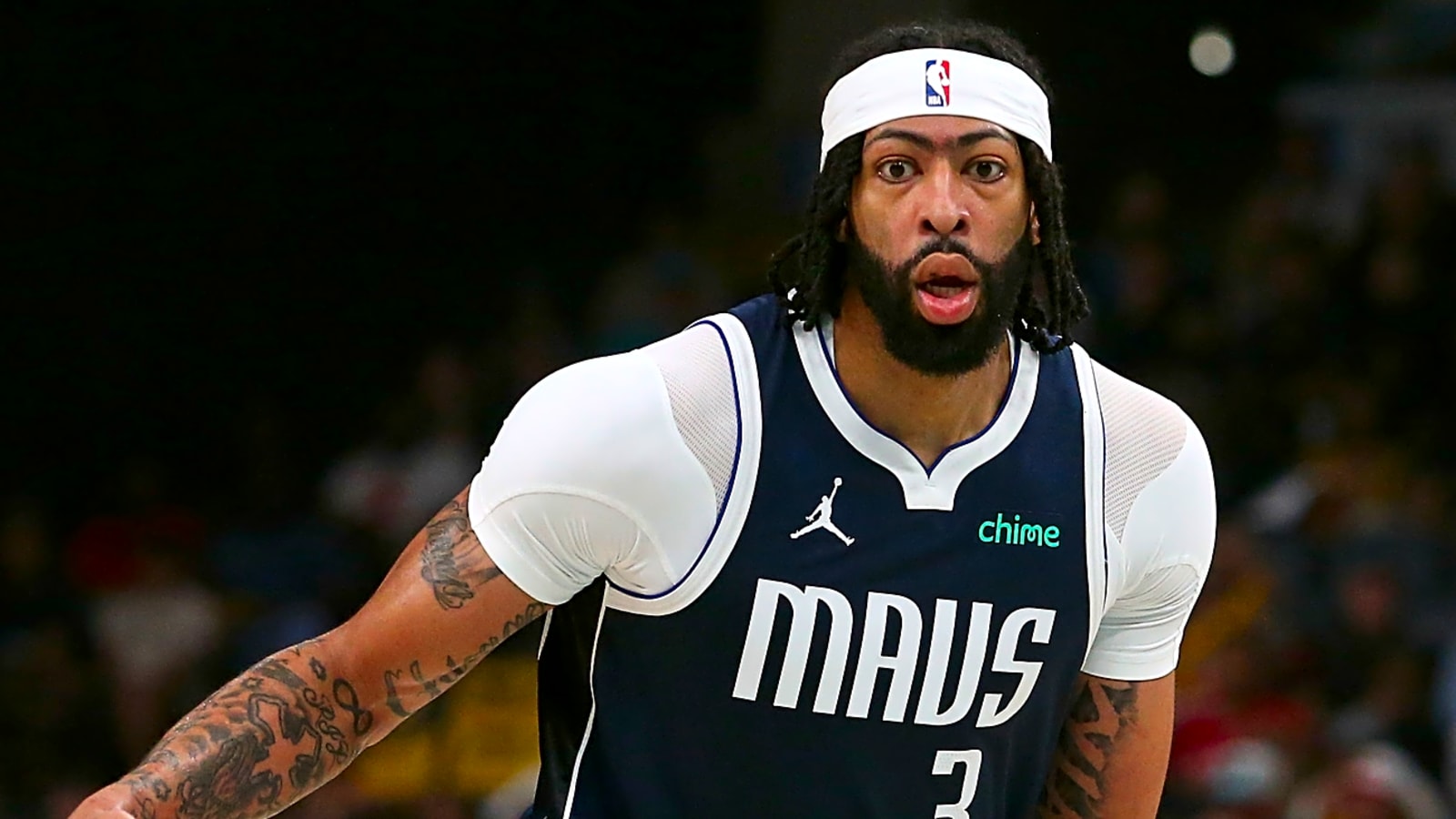 Mavericks' Anthony Davis undergoes procedure on eye