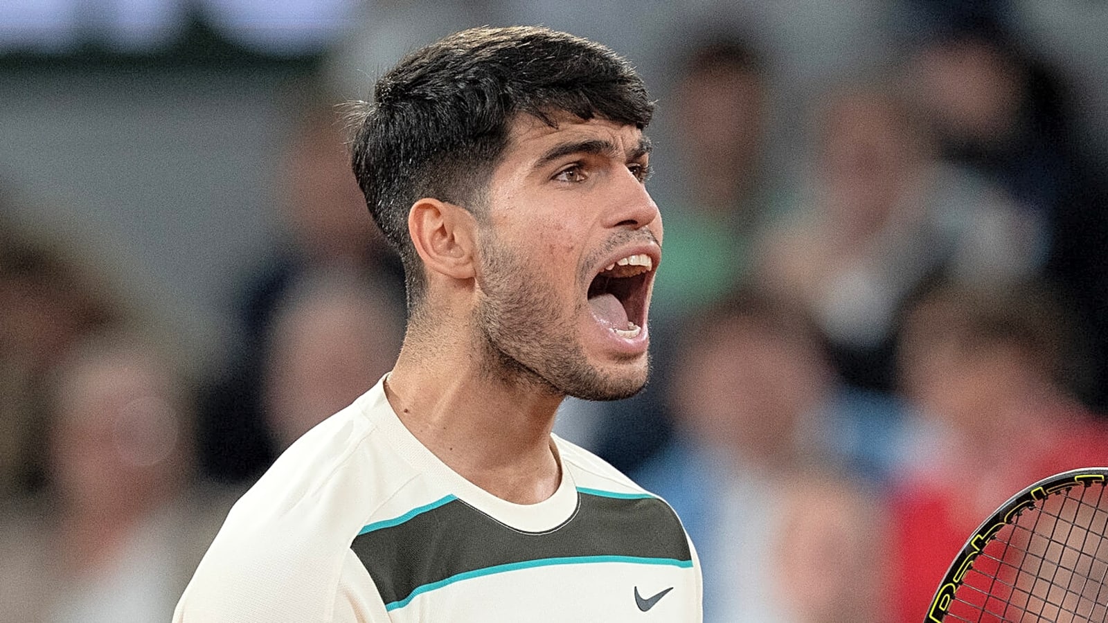 Carlos Alcaraz sends ominous warning in pursuit of Wimbledon three-peat