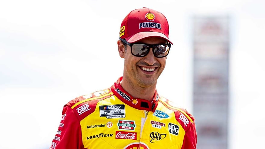 Joey Logano wins pole for Quaker State 400 at EchoPark Speedway