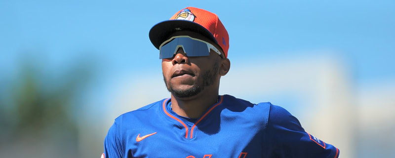Mets select contract of outfielder Jose Azocar