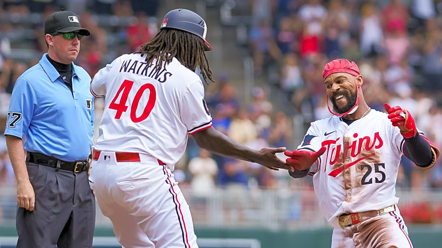 Twins' Byron Buxton hits for cycle on his own bobblehead day